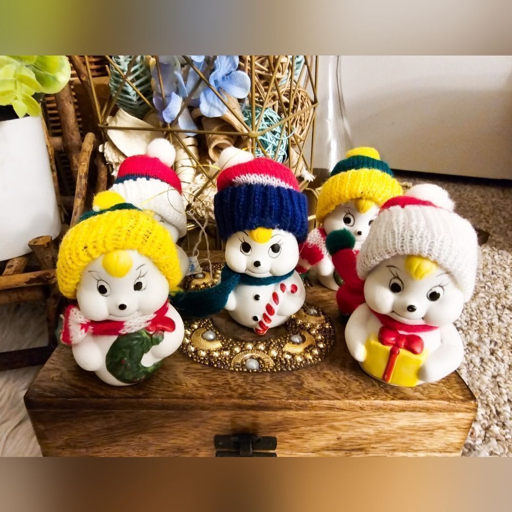 New VTG 80"s Set Of 5 Gifco Ceramic Snow Bells Bisque Porcelain Bell Ornament.